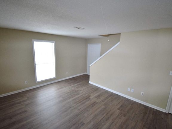 4th image of 1501-1503 W Knollwood Cir