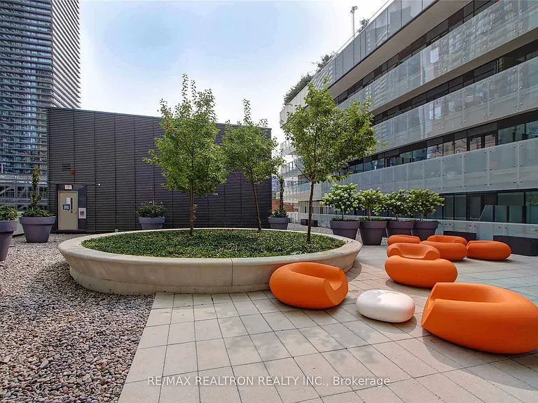 1 Bloor St E #12 — Photo 29
