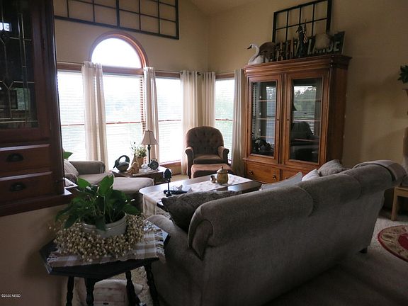 4th image of 804 Golfview Dr