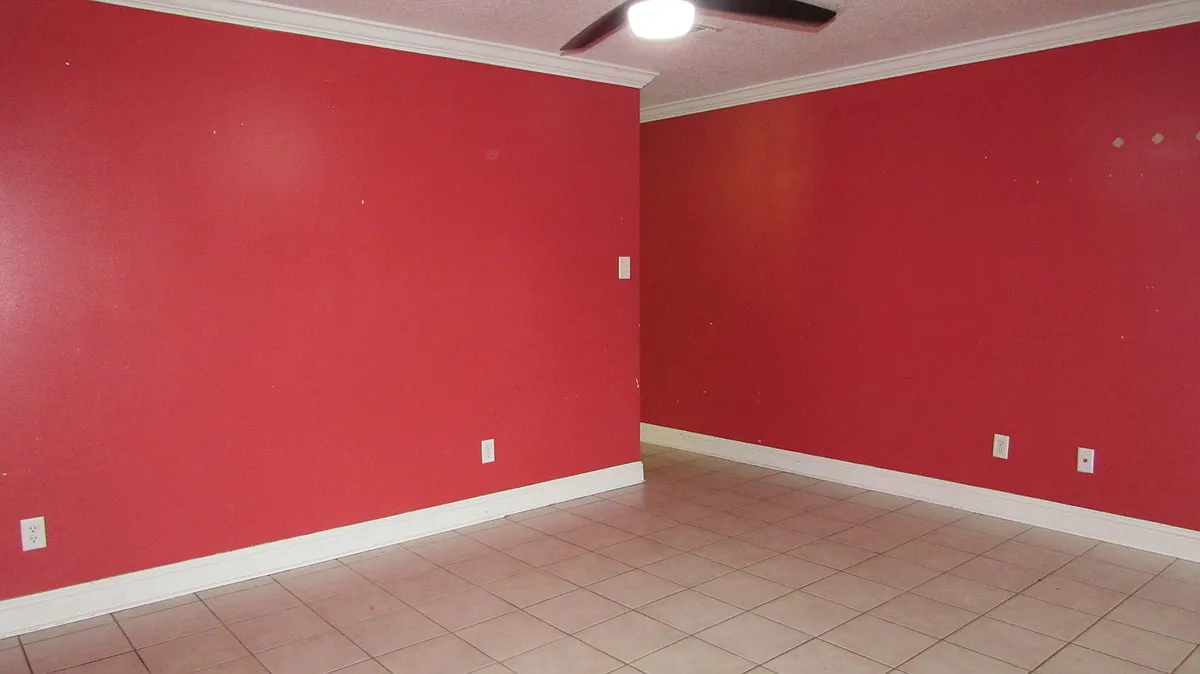 Building Photo - 2823 6th Ave #A