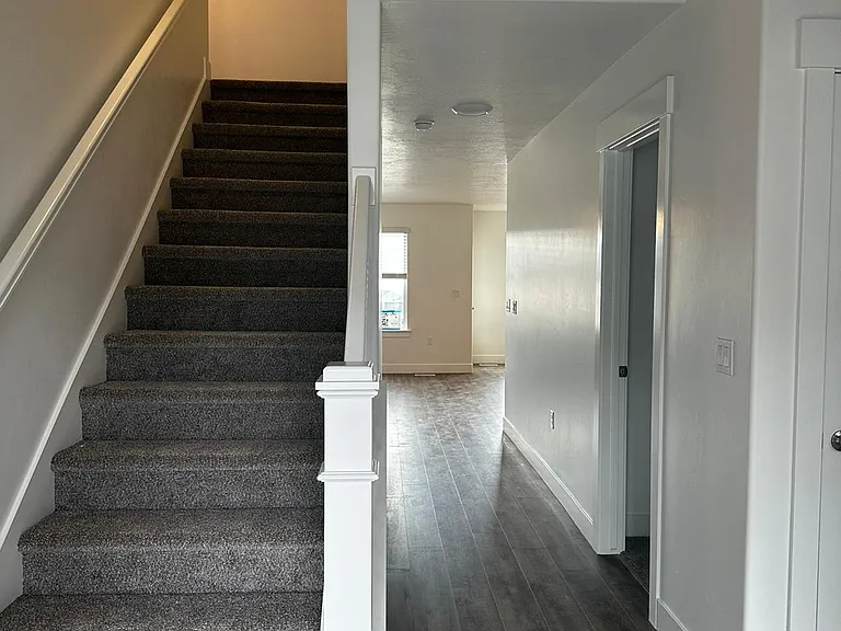932 N Olson Dr — Photo 36