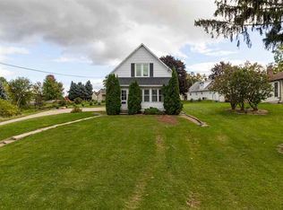 111 Darboy Rd, Combined Locks, WI 54113