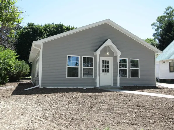 606 West Delavan Drive, Janesville, WI 53546