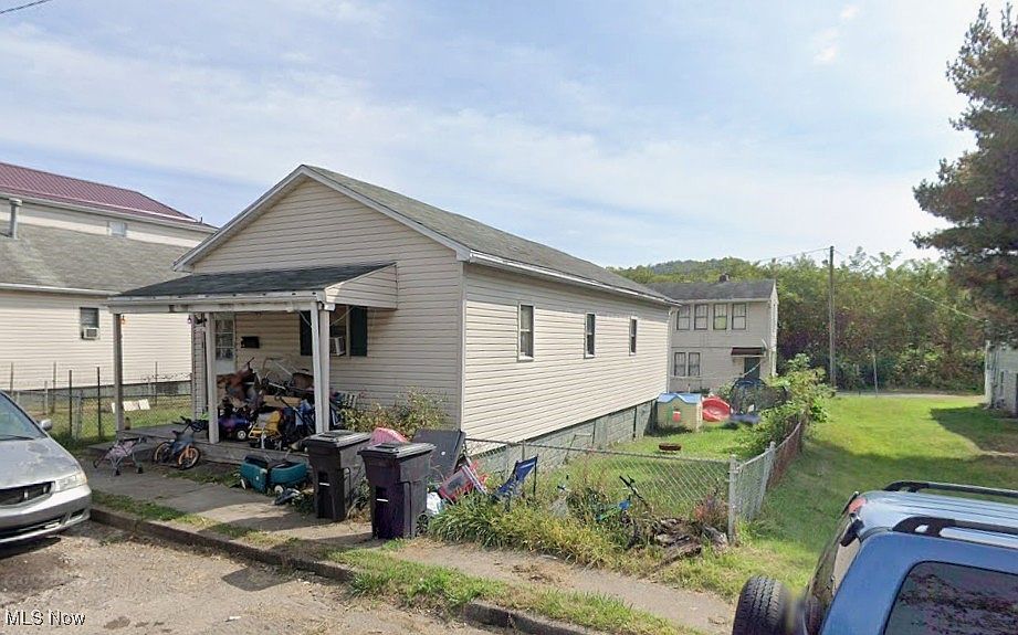 2nd image of 811 Park St