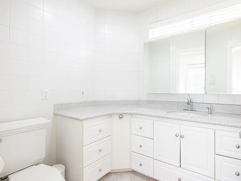 147 N Loreta Walk — Photo 24