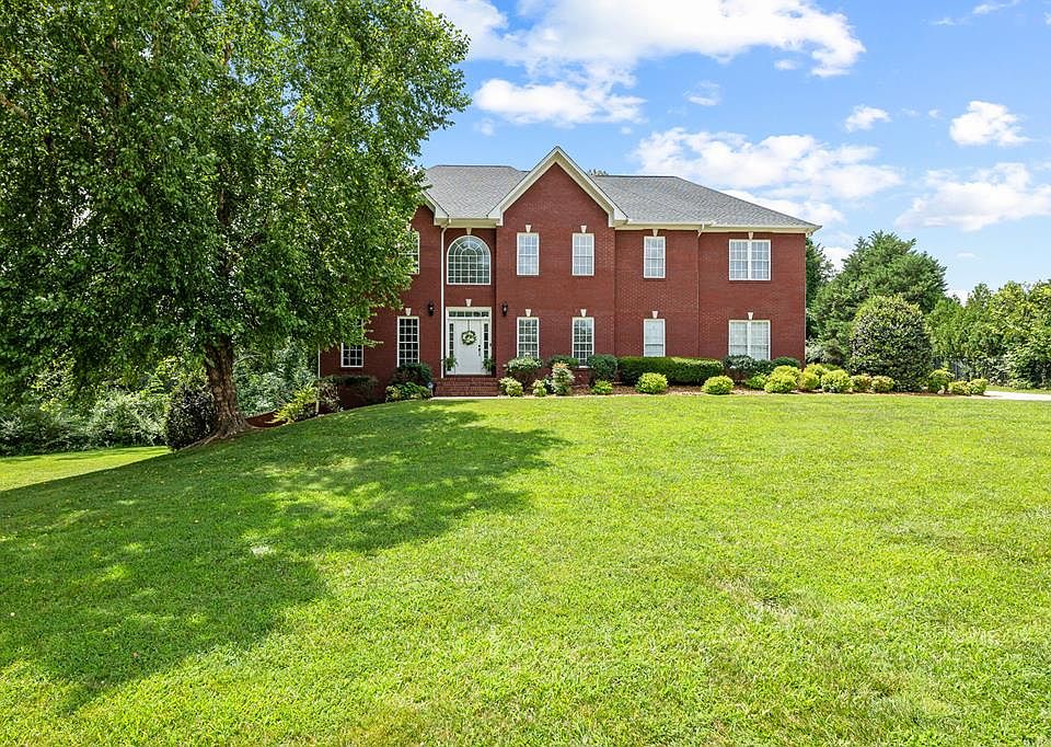 1st image of 992 Stonebridge Cir