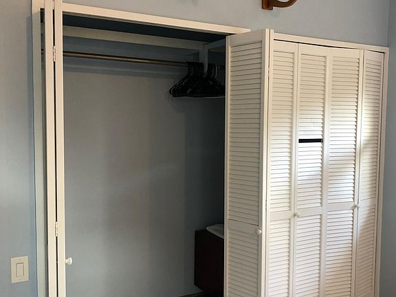 Bed Room: Lots of close space.