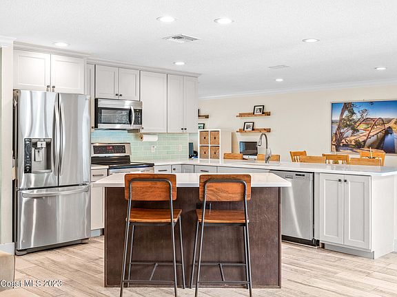 5th image of 202 S Palm Ave