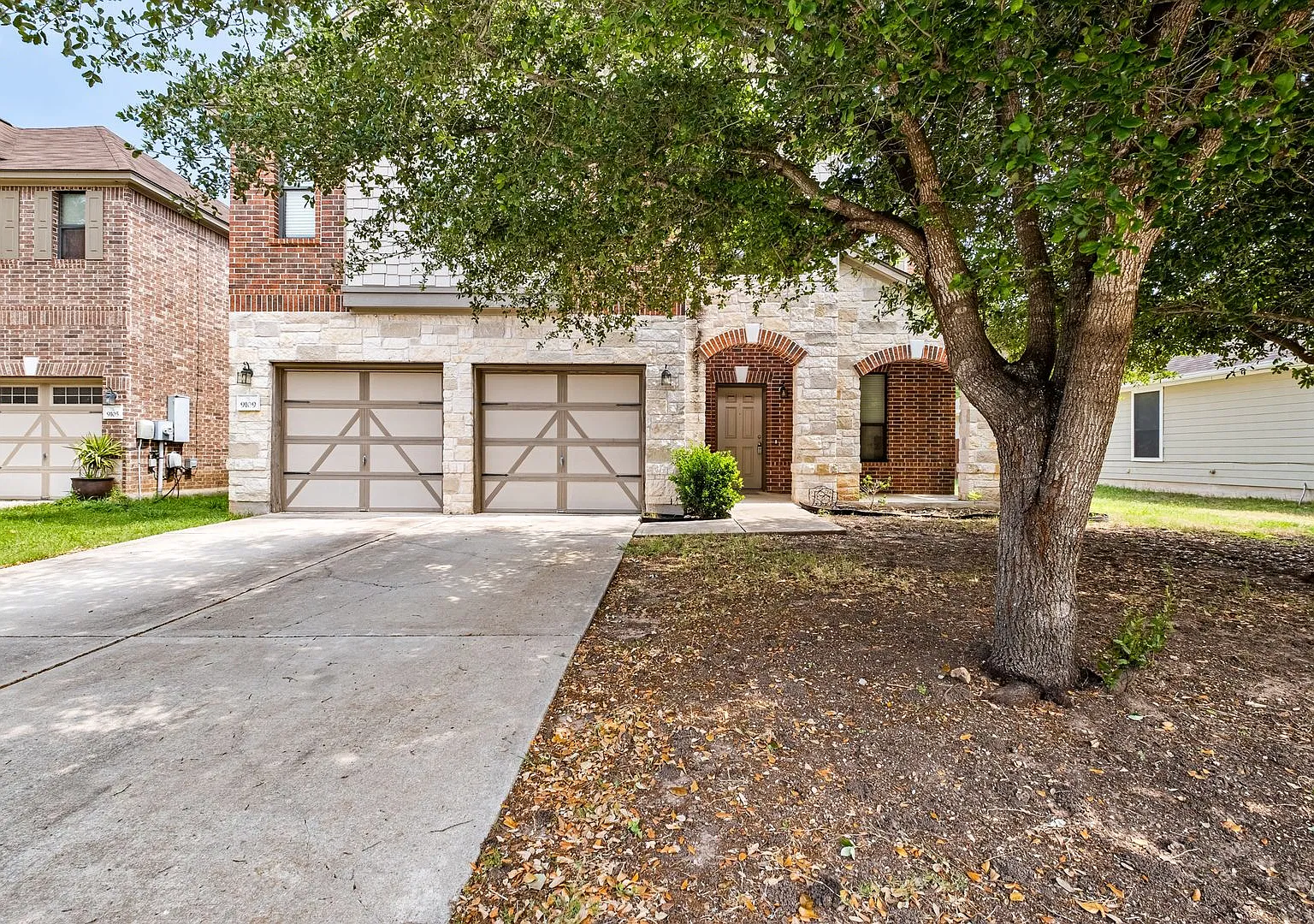 Spacious Solar-Powered 3BR Home Near McKinney Falls State Park | 2 Living Areas | 2,244 Sq Ft — Photo 2