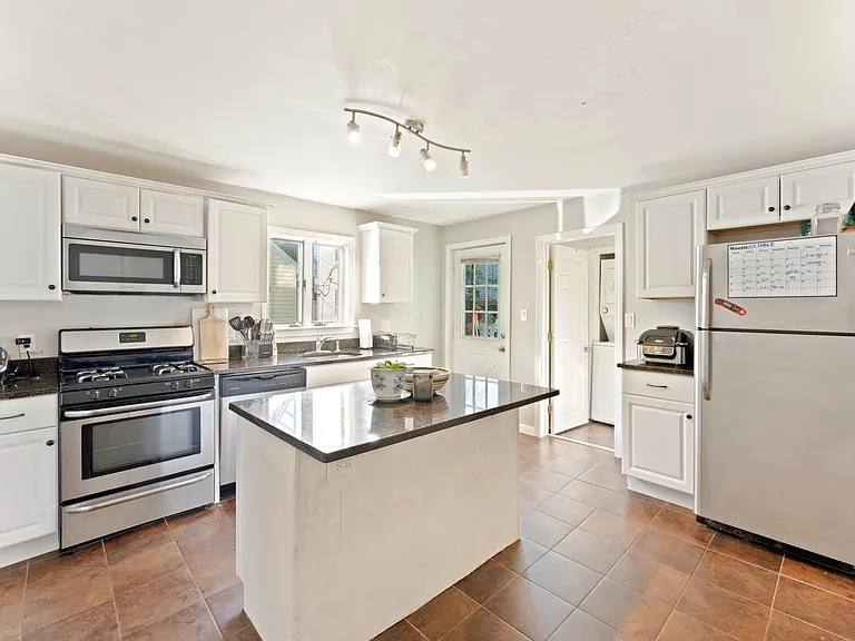45 Wellington Ave #1 — Photo 4