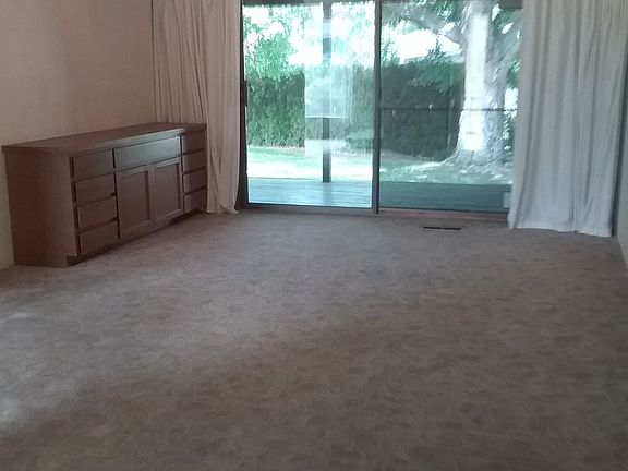 2nd image of 361 SE Highland Park Dr