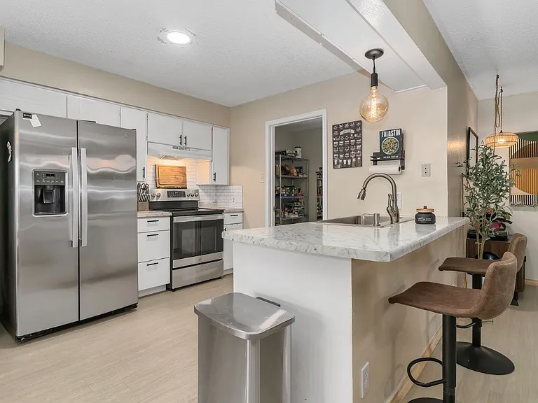 1401 N Nolan River Rd #B — Photo 3