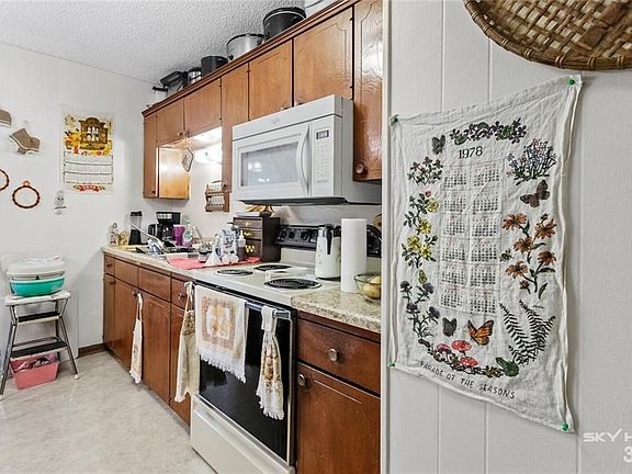 2nd image of 5 Gore Ln
