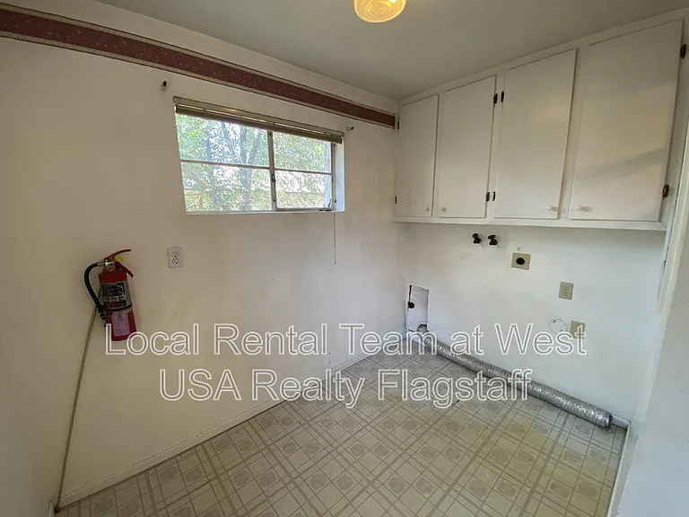 2830 N Schevene Blvd — Photo 14