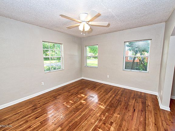 5th image of 4314 Pinewood Ave