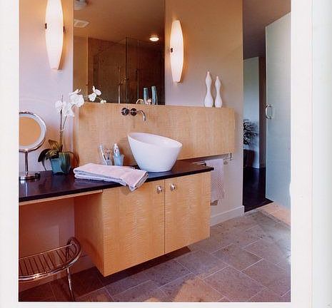 Master bath - woman's side