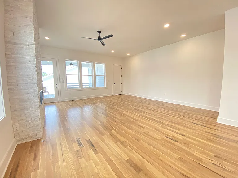 902B Knox Ave — Photo 12