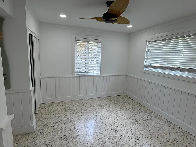 204 S Seacrest Cir — Photo 16