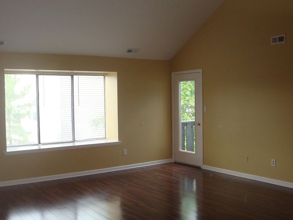 Family Room (door to deck/balcony)
