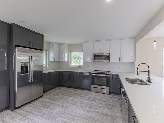 4th image of 1412-1414 SE 6th Ave #375B32401