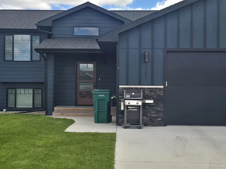 341 Spirit Dr — Photo 1
