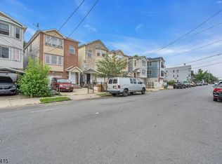 737 S 11th St, Newark, NJ 07103