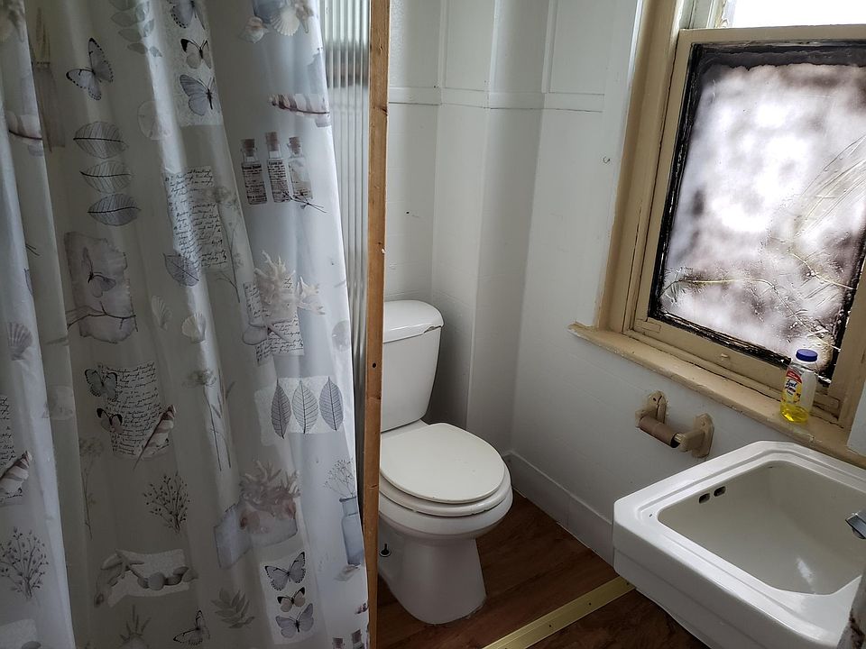 2nd image of 427 E High St #1