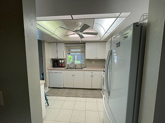 4th image of 408 SE 23rd Ter
