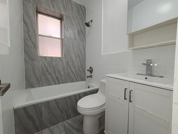 4th image of 211 Woodward St #3E
