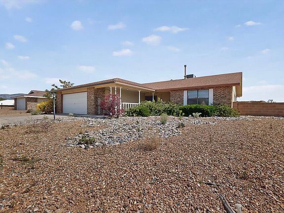 4th image of 4504 Quartz Dr NE