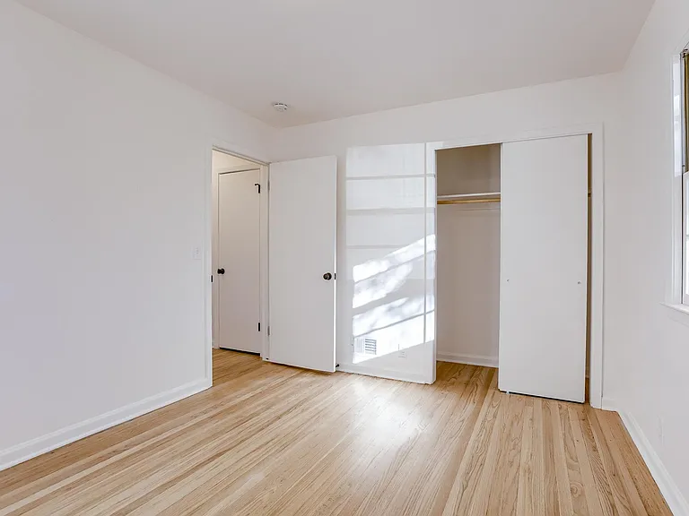 5312 N 48th Ave — Photo 9