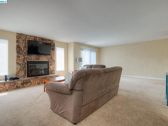 3rd image of 941 Lido Cir