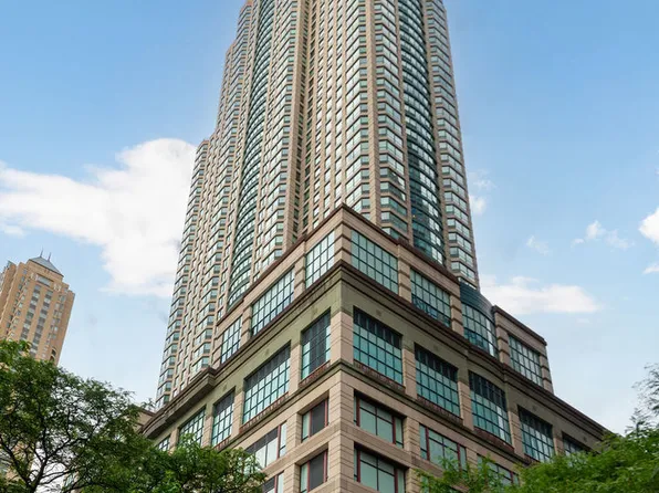 100 E Huron St APT 1506, Chicago, IL 60611