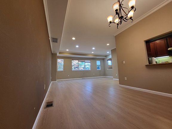 3rd image of 513 Richie Way