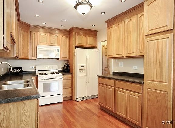 5th image of 34 Vantroba Dr
