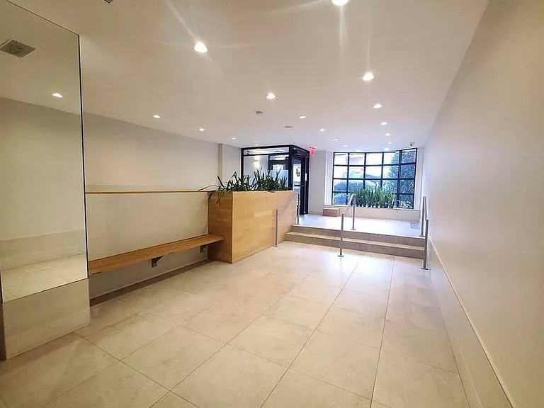 495 E 7th St #5Z — Photo 7
