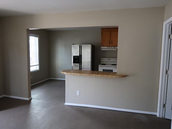 3rd image of 114 Blissett Dr #1