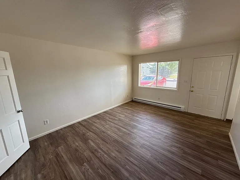 280 SE Orchard Ave #1 — Photo 2