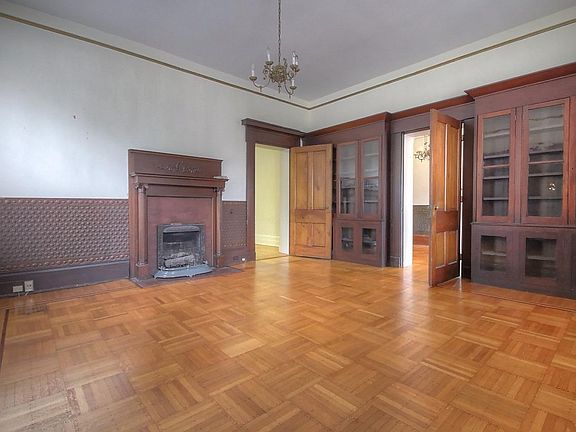 5th image of 300 Washington St