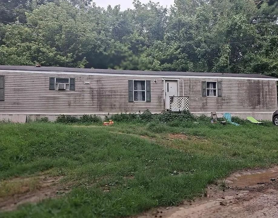 1st image of 654 Lovers Ln