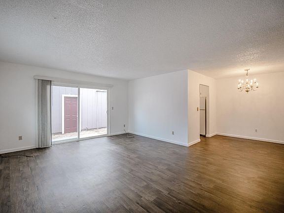 4th image of 160 Harbor Oaks Cir