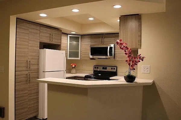 1336 Bellevue Way NE — Photo 3