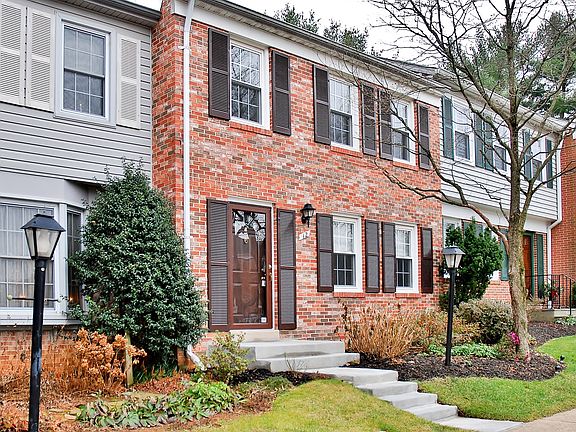 2nd image of 12 Chantilly Ct