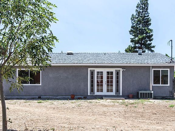 5th image of 23409 Gilmore St