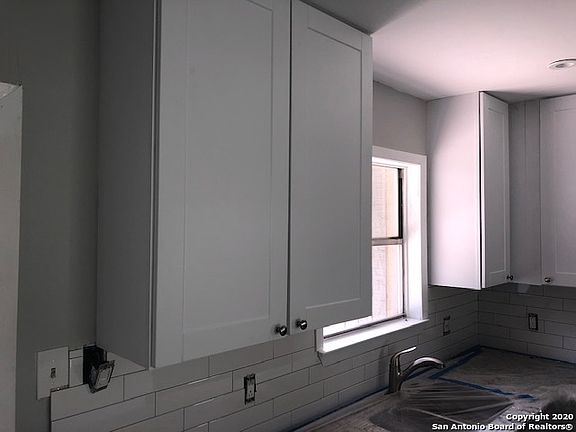 5th image of 411 Laddie Pl