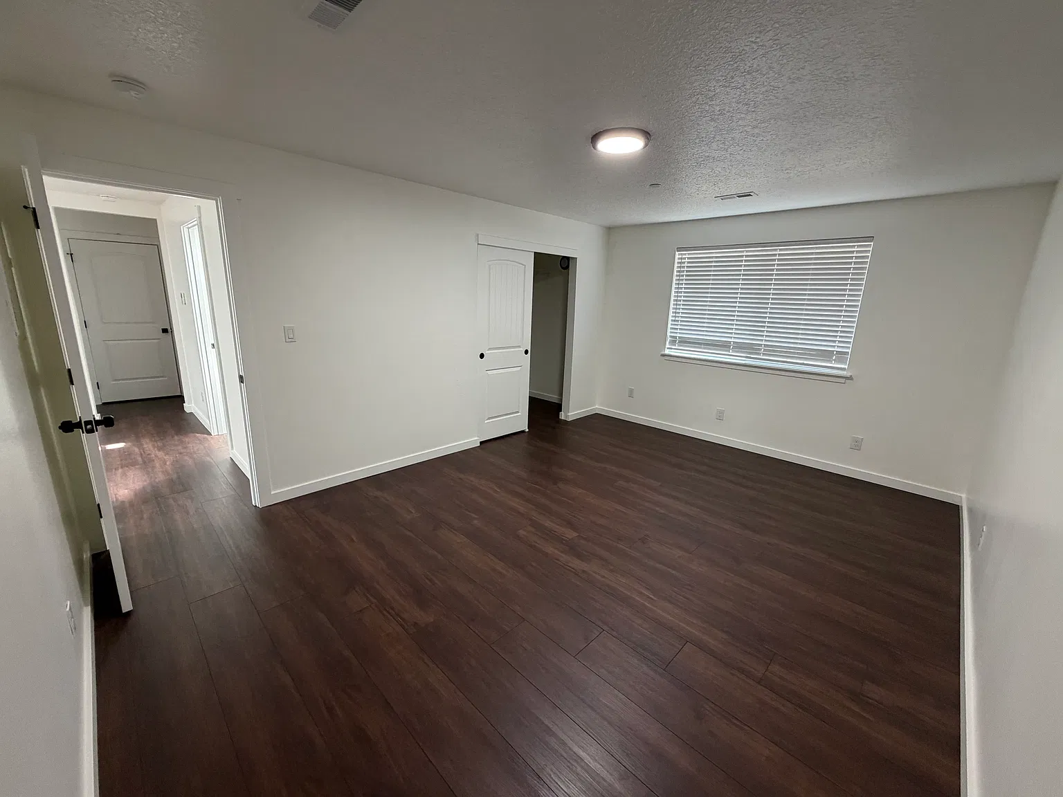3 bed, 1.5 bath, 1050 sqft, $2,450 — Photo 3