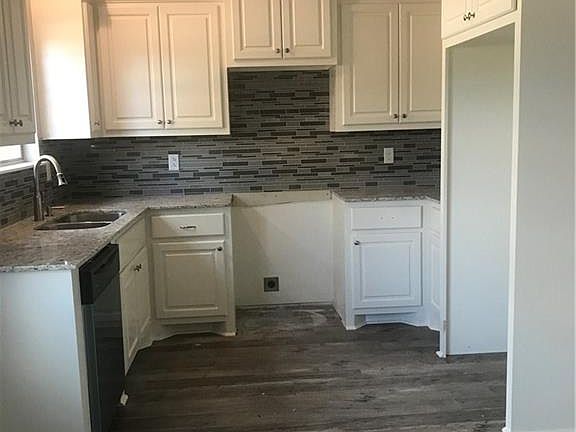 5th image of 3201 N General Wainwright Dr