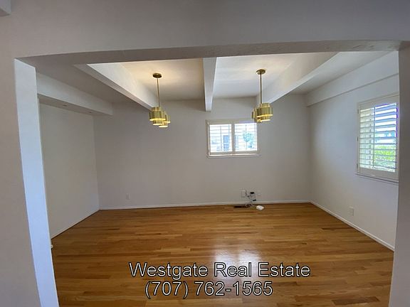 5th image of 514 Baker St
