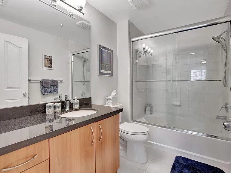 250 NE 3rd Ave #1408 — Photo 23