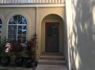 2050 Valparaiso Ave, Menlo Park, CA 94025